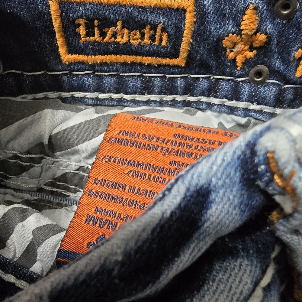 🤘NeW🎸 ROCK REVIVAL LIZBETH EMBELLISHED DISTRESS DESTRUCTED SHORTS 30 - Picture 14 of 16